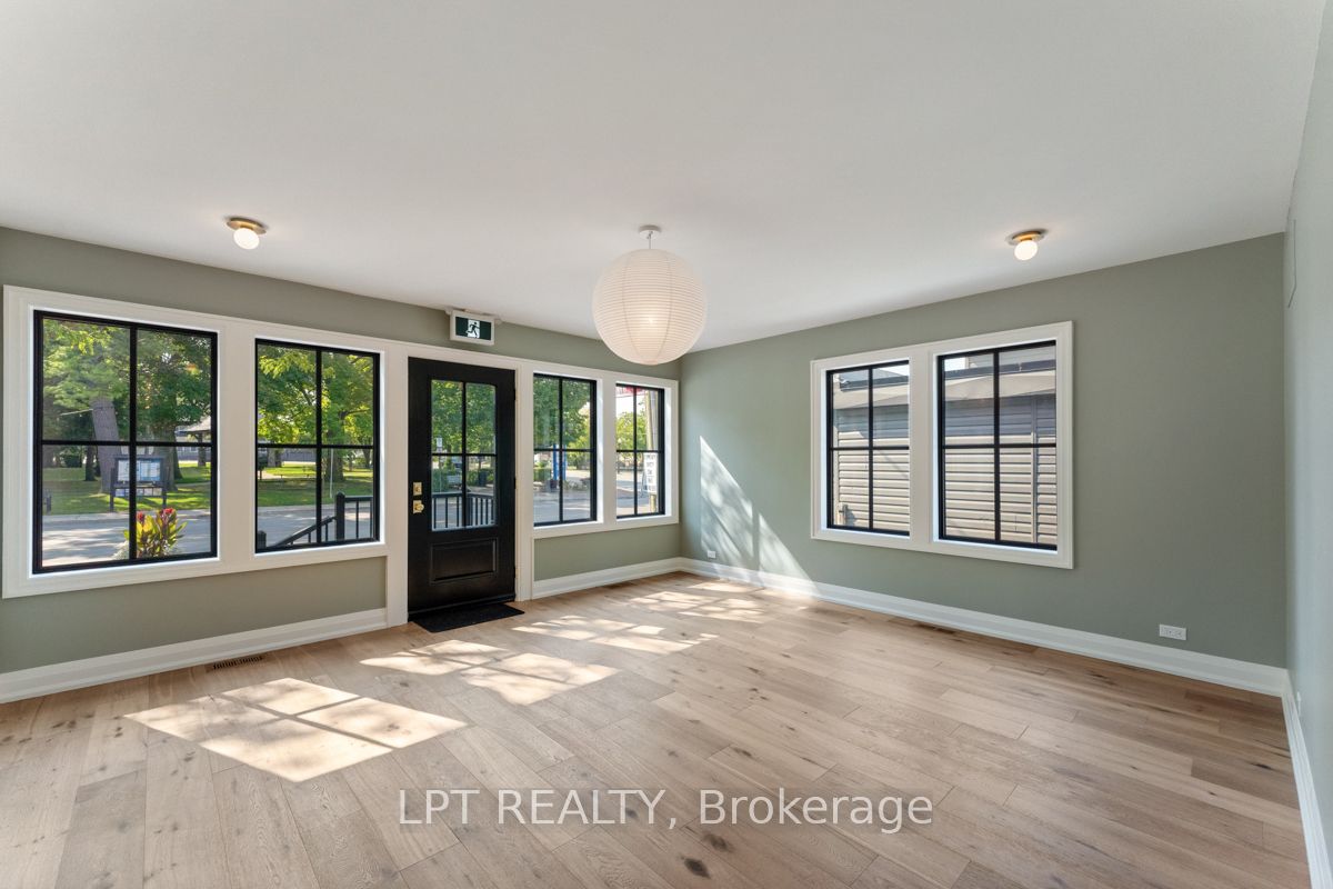 944 Lake Drive E Property Photo 6