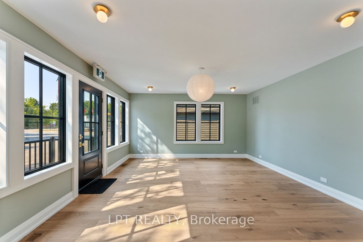 944 Lake Drive E Property Photo 7
