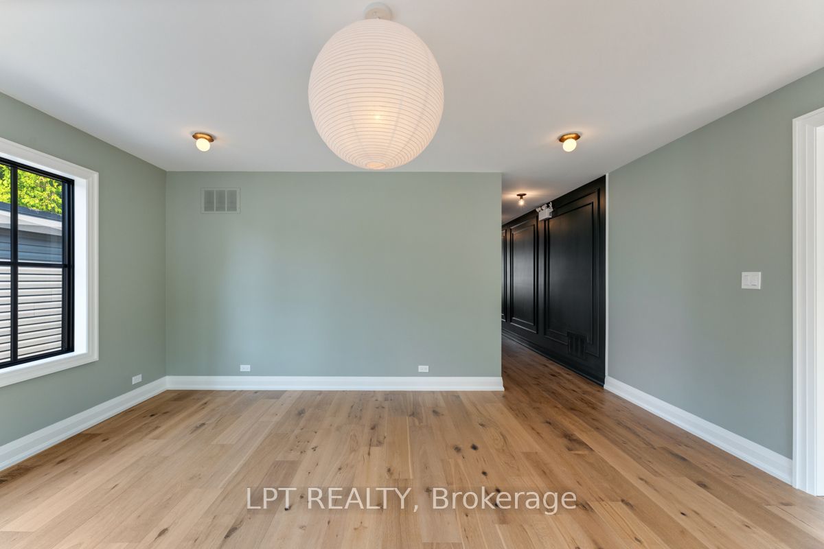 944 Lake Drive E Property Photo 8