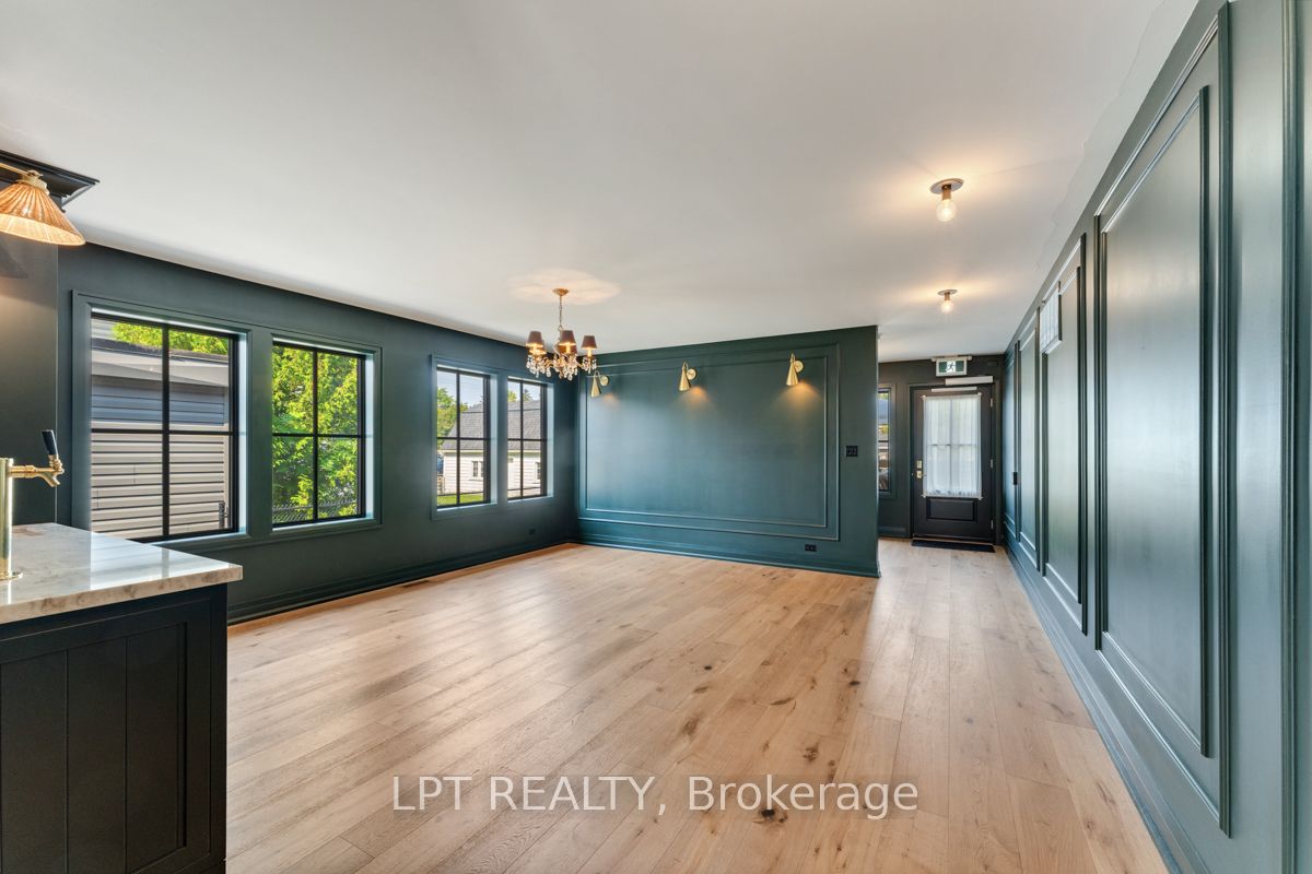 944 Lake Drive E Property Photo 9