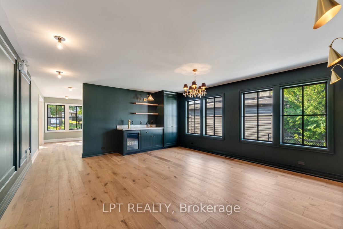 944 Lake Drive E Property Photo 10
