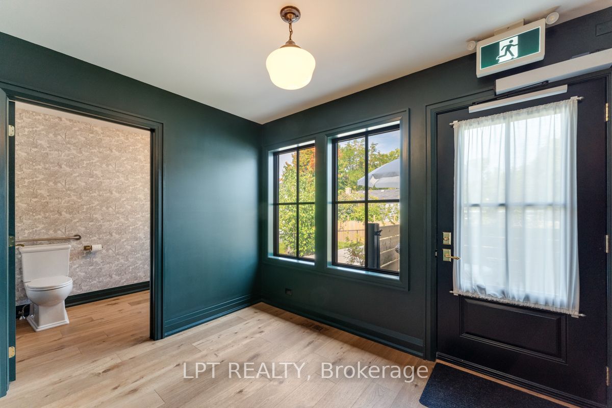944 Lake Drive E Property Photo 12