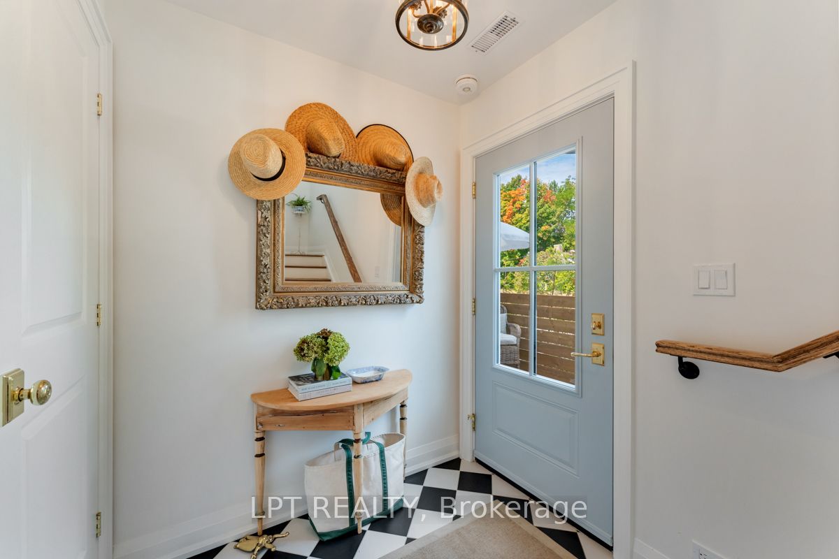944 Lake Drive E Property Photo 16