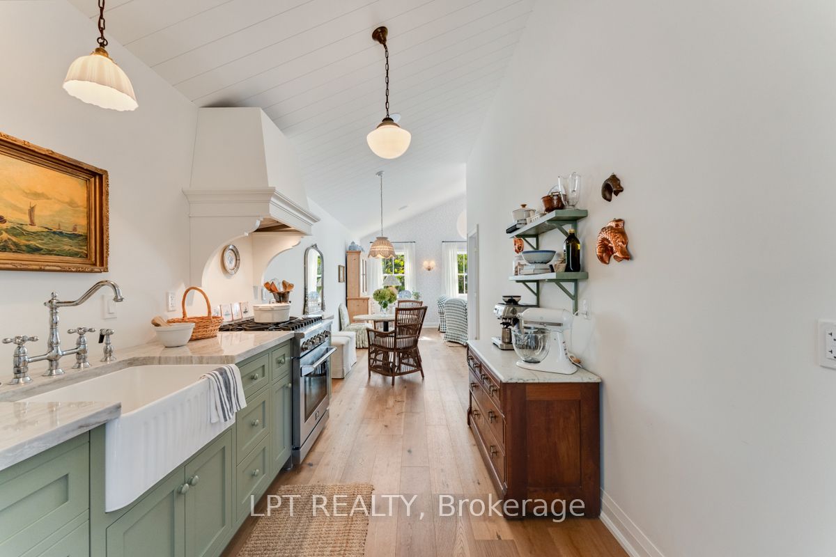 944 Lake Drive E Property Photo 18