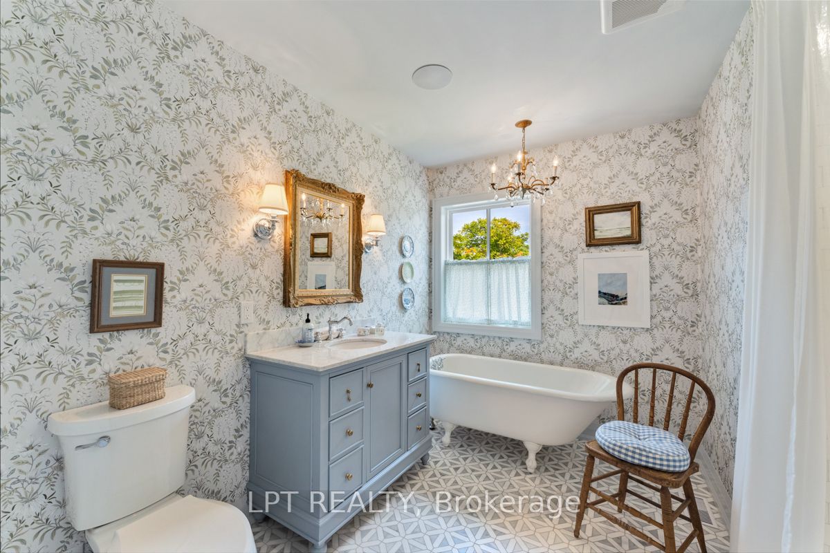 944 Lake Drive E Property Photo 21