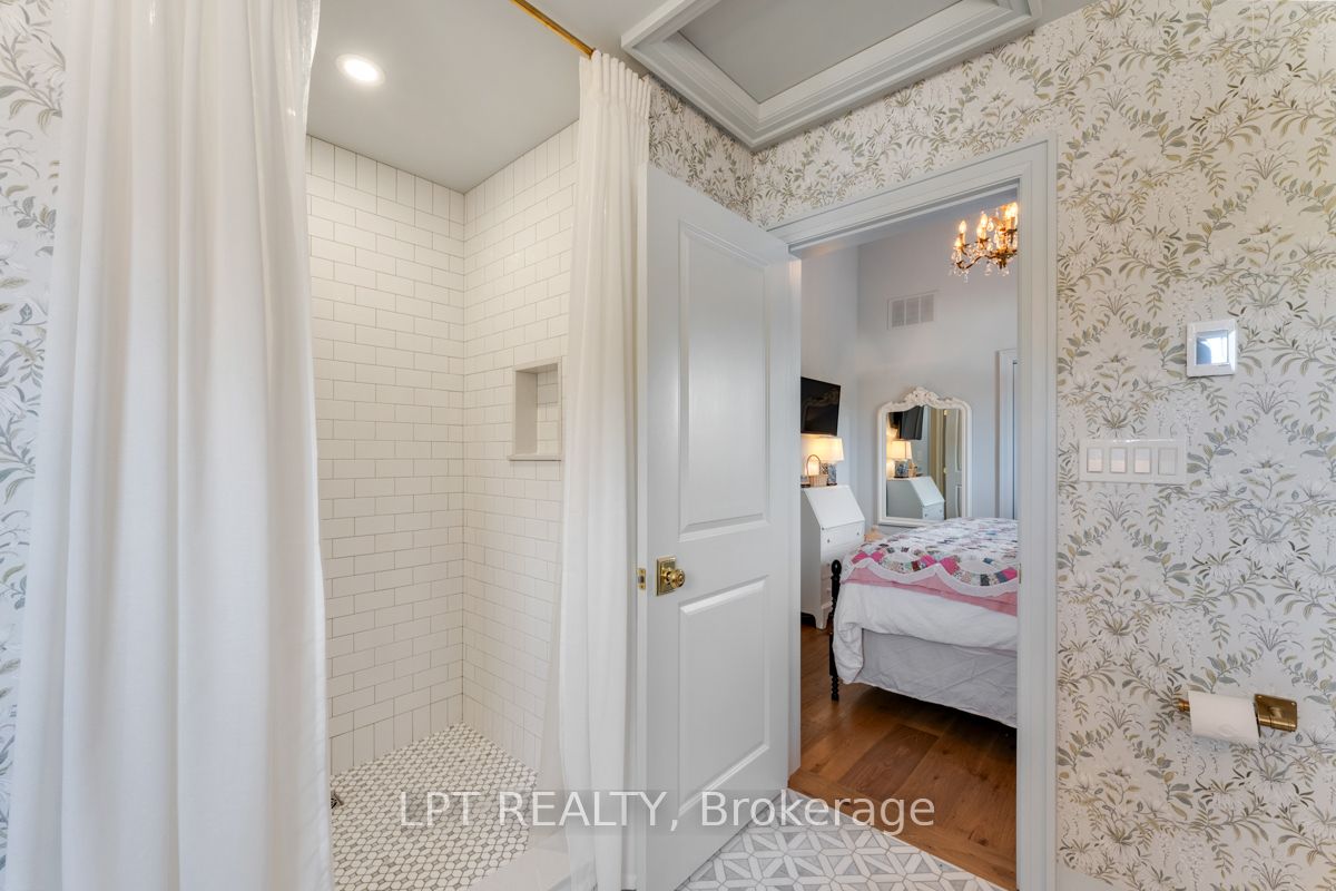 944 Lake Drive E Property Photo 22