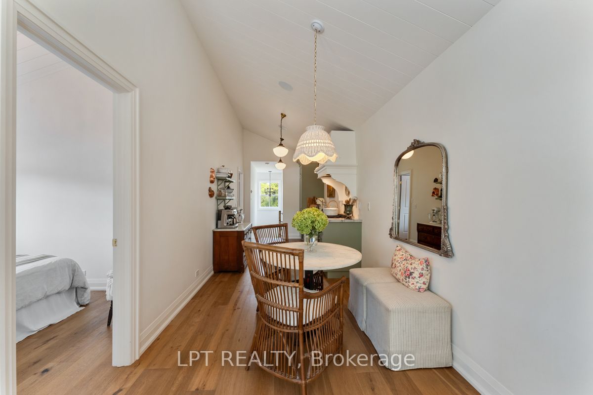 944 Lake Drive E Property Photo 25