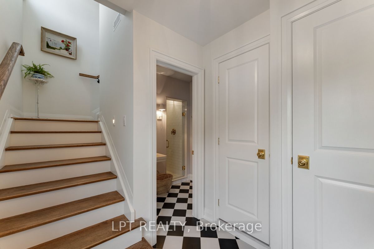 944 Lake Drive E Property Photo 30