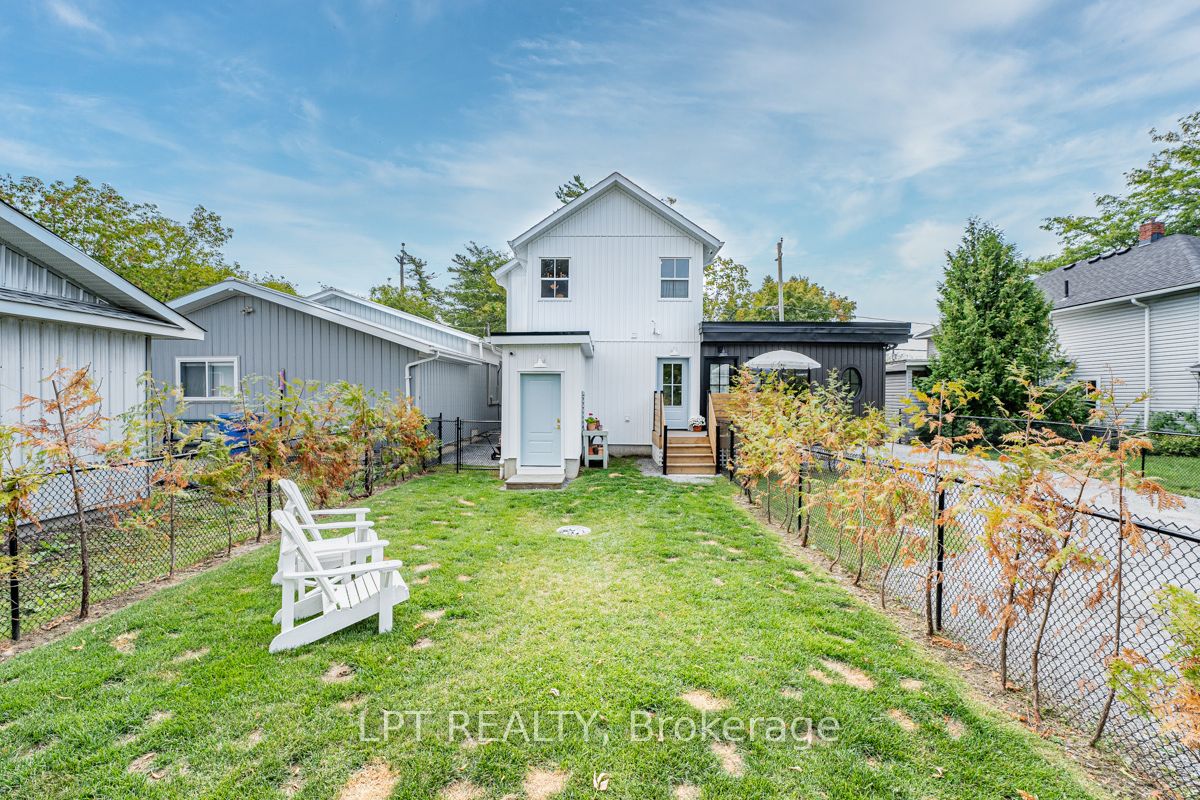 944 Lake Drive E Property Photo 32