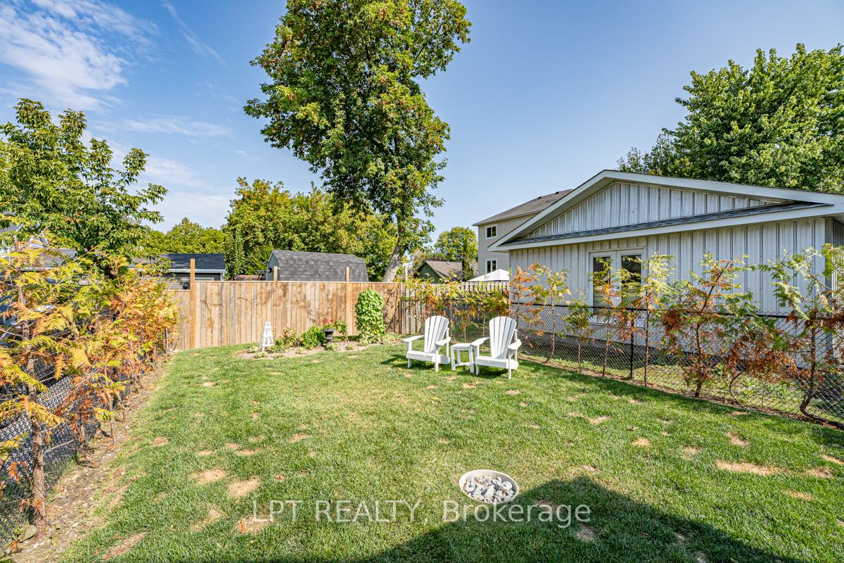 944 Lake Drive E Property Photo 34
