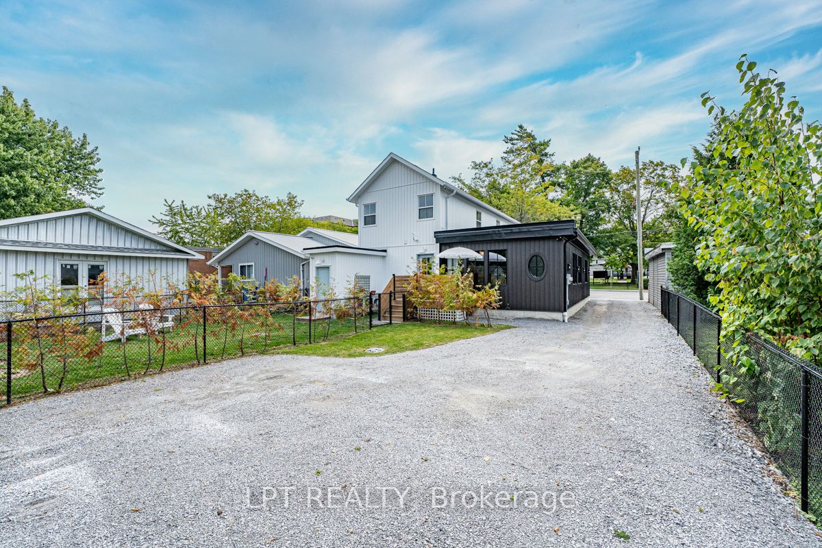 944 Lake Drive E Property Photo 37