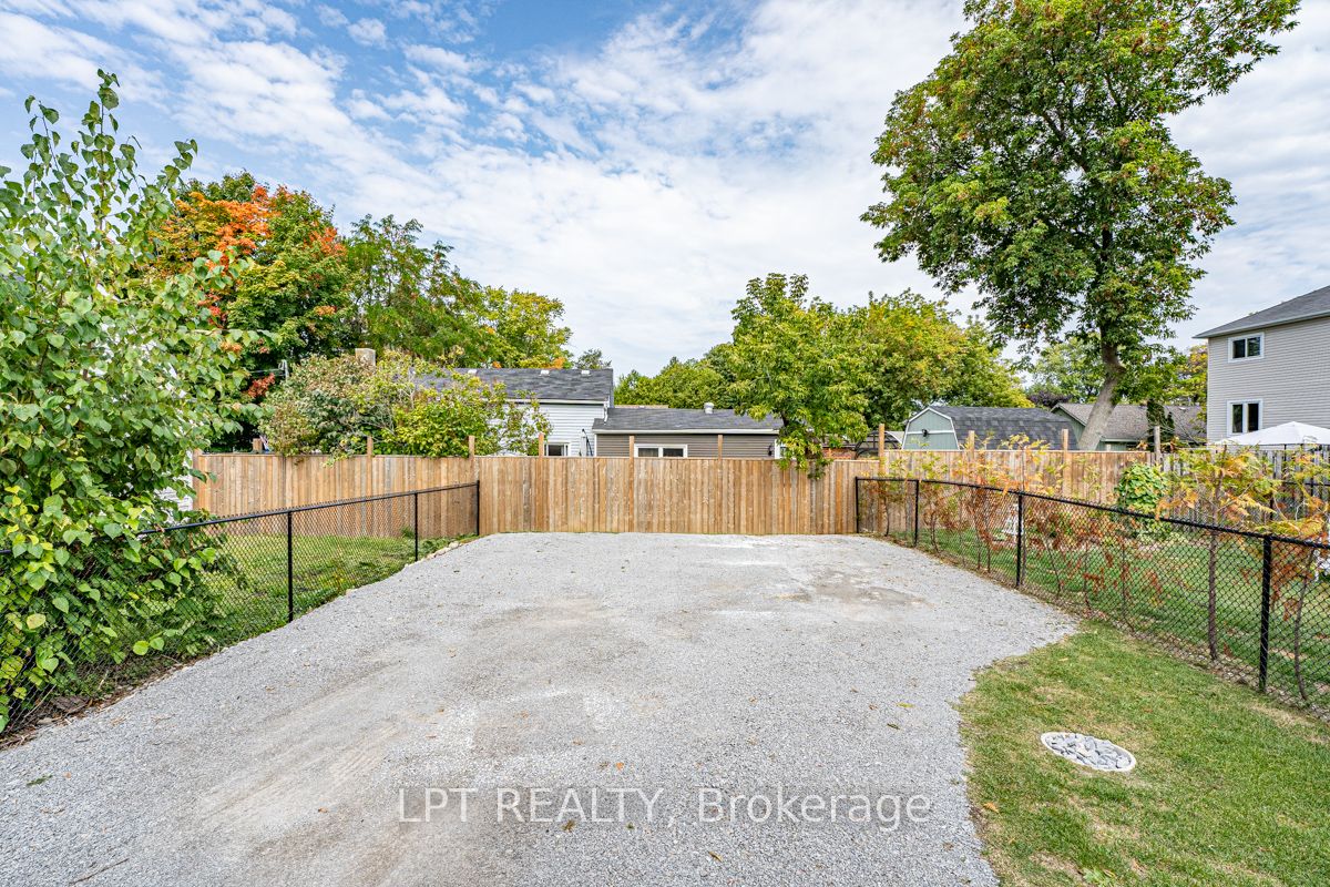 944 Lake Drive E Property Photo 38
