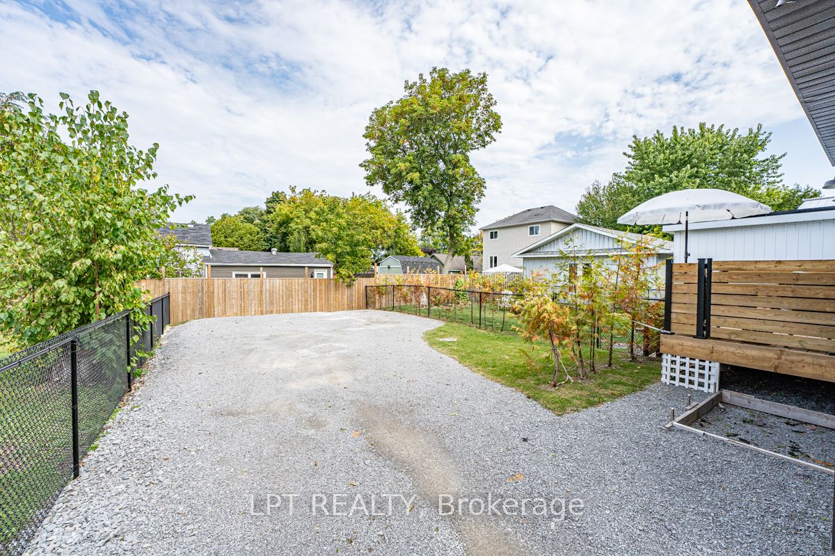 944 Lake Drive E Property Photo 39