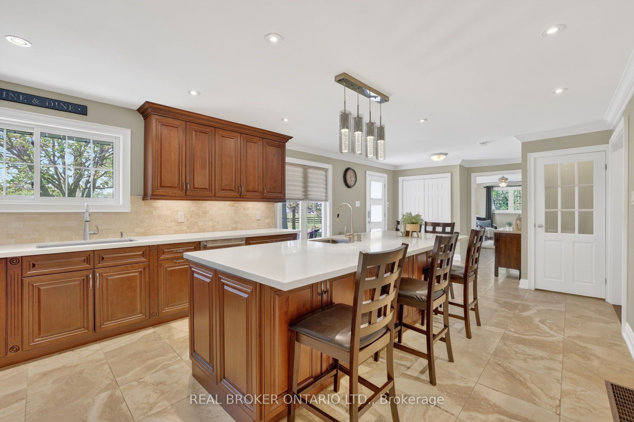 22213 Catering Road Property Photo 6