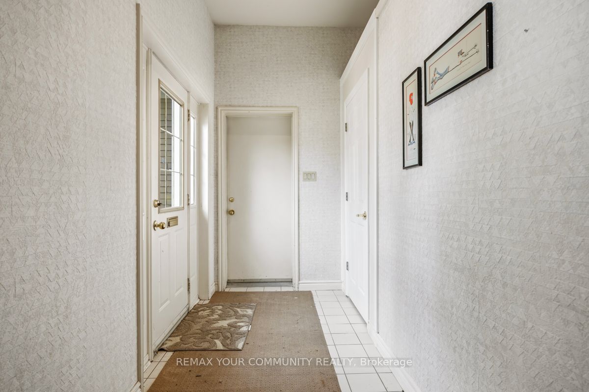 27 Denham Drive Lower Property Photo 12