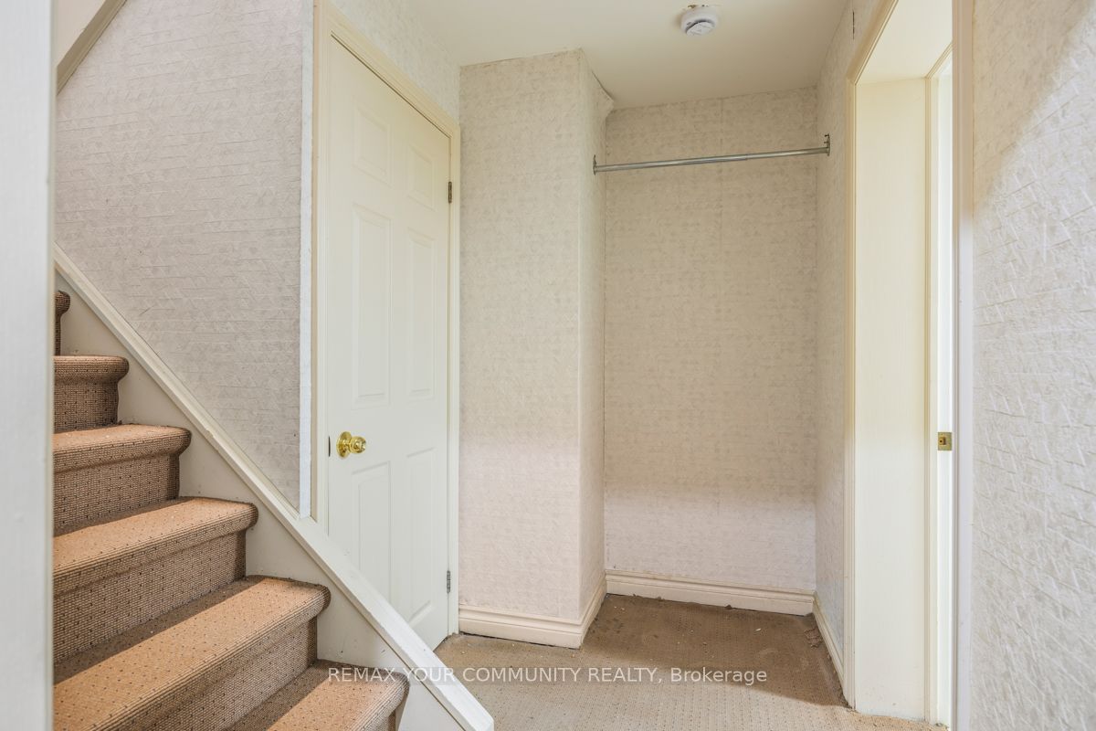 27 Denham Drive Lower Property Photo 14