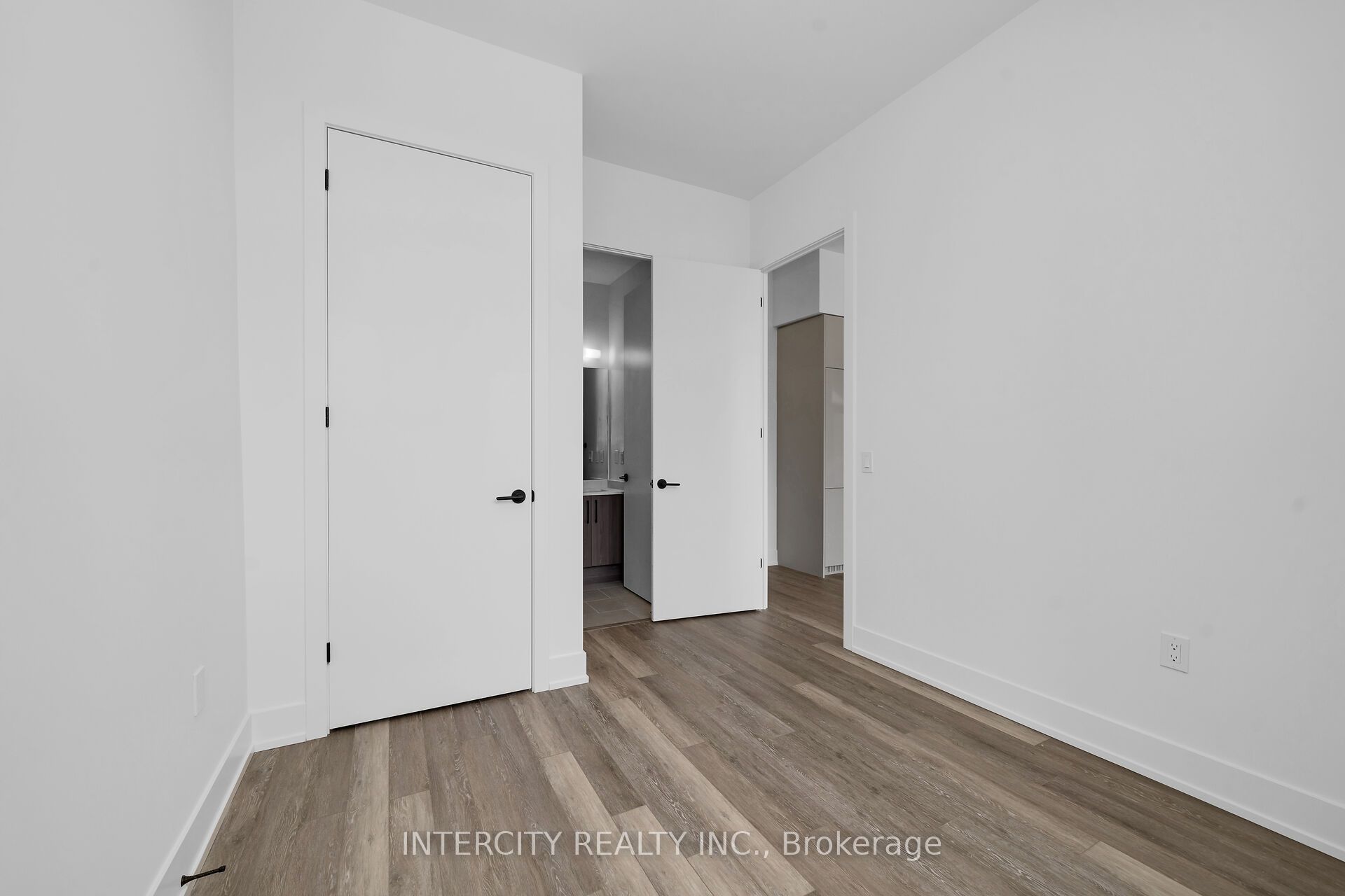 2075 King Road 105 Property Photo 22