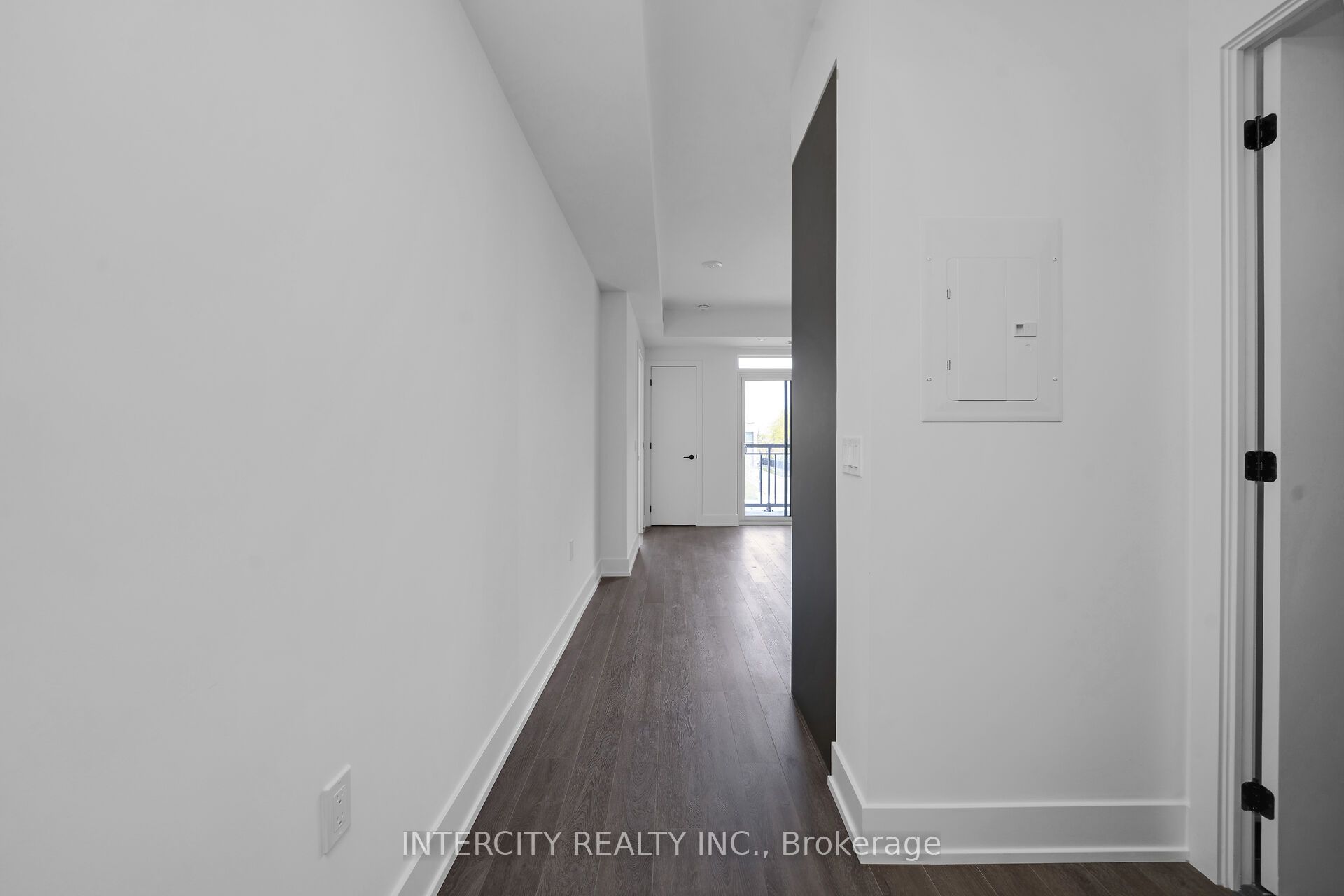 2075 King Road 215 Property Photo 10