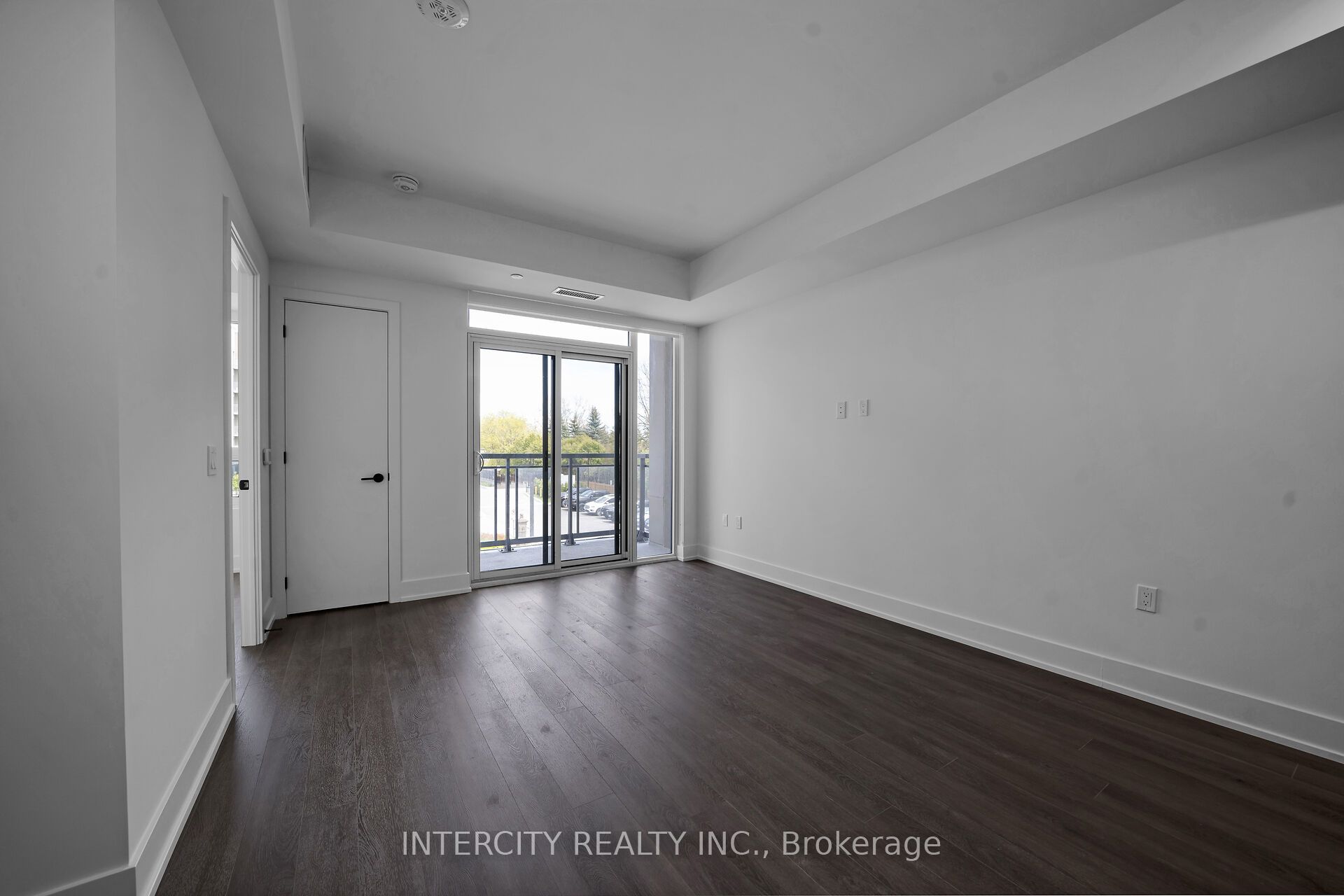 2075 King Road 215 Property Photo 11