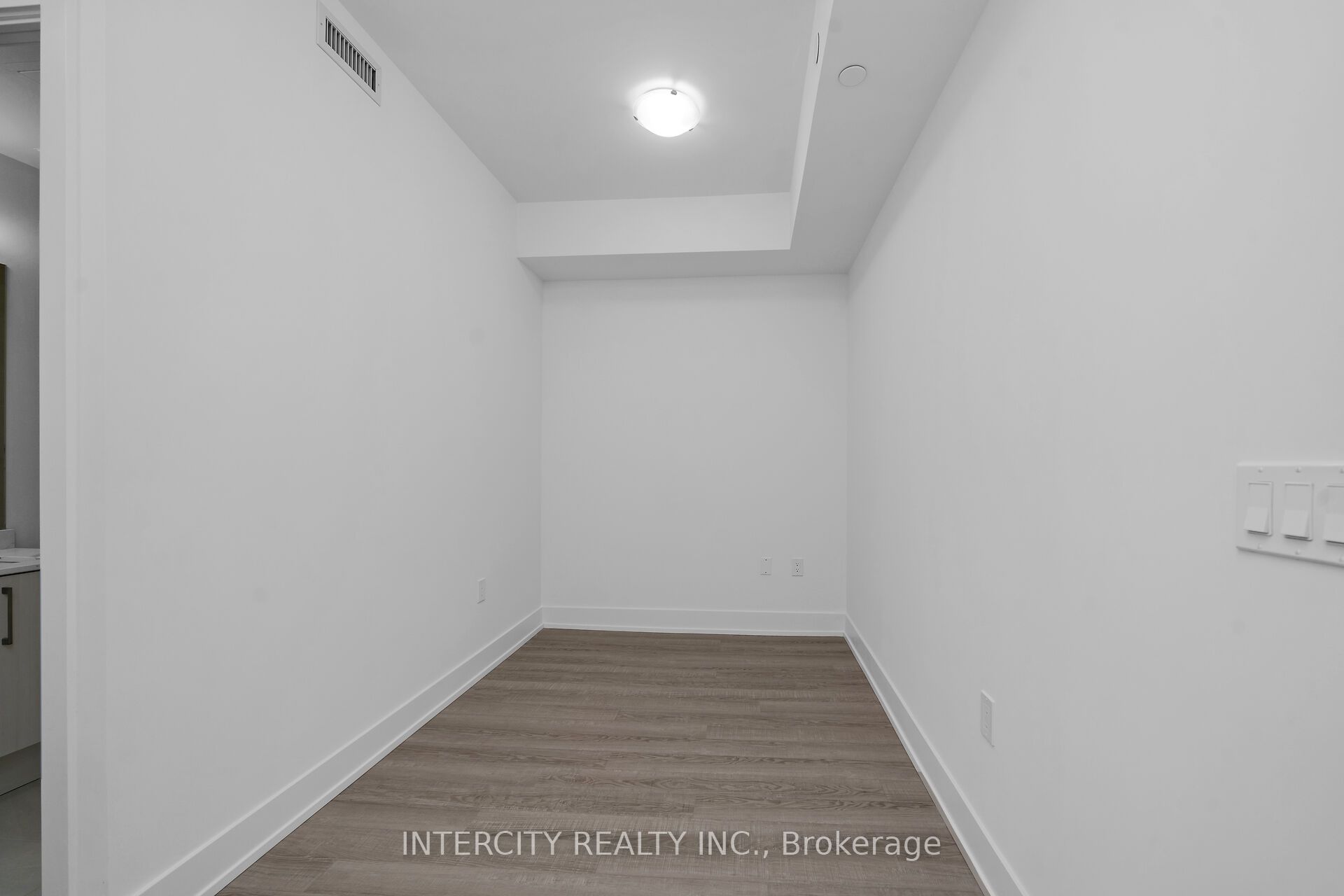 2075 King Road 312 Property Photo 10