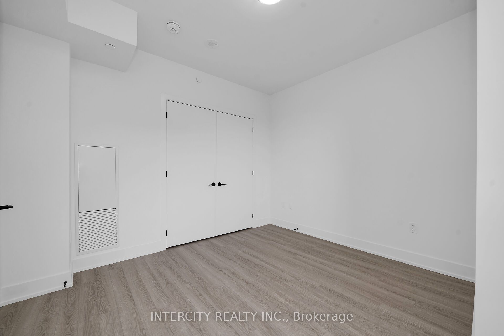 2075 King Road 312 Property Photo 21