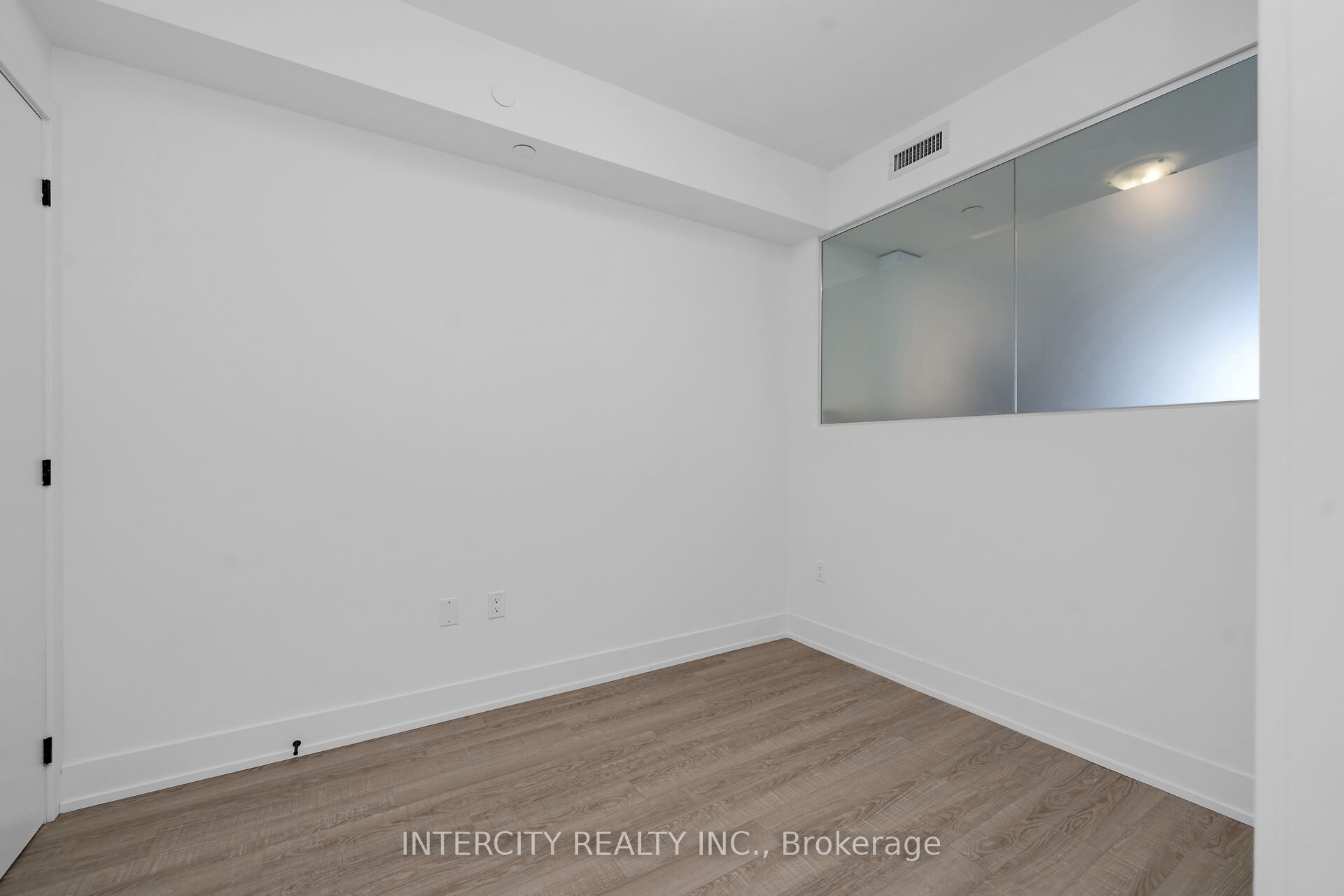 2075 King Road 326 Property Photo 10