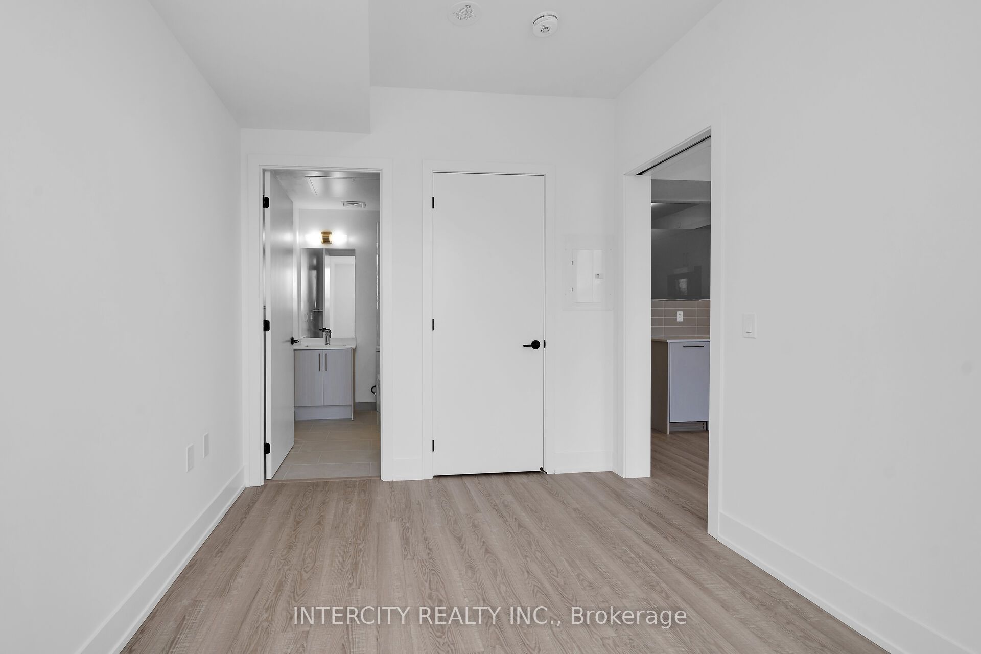 2075 King Road 326 Property Photo 25