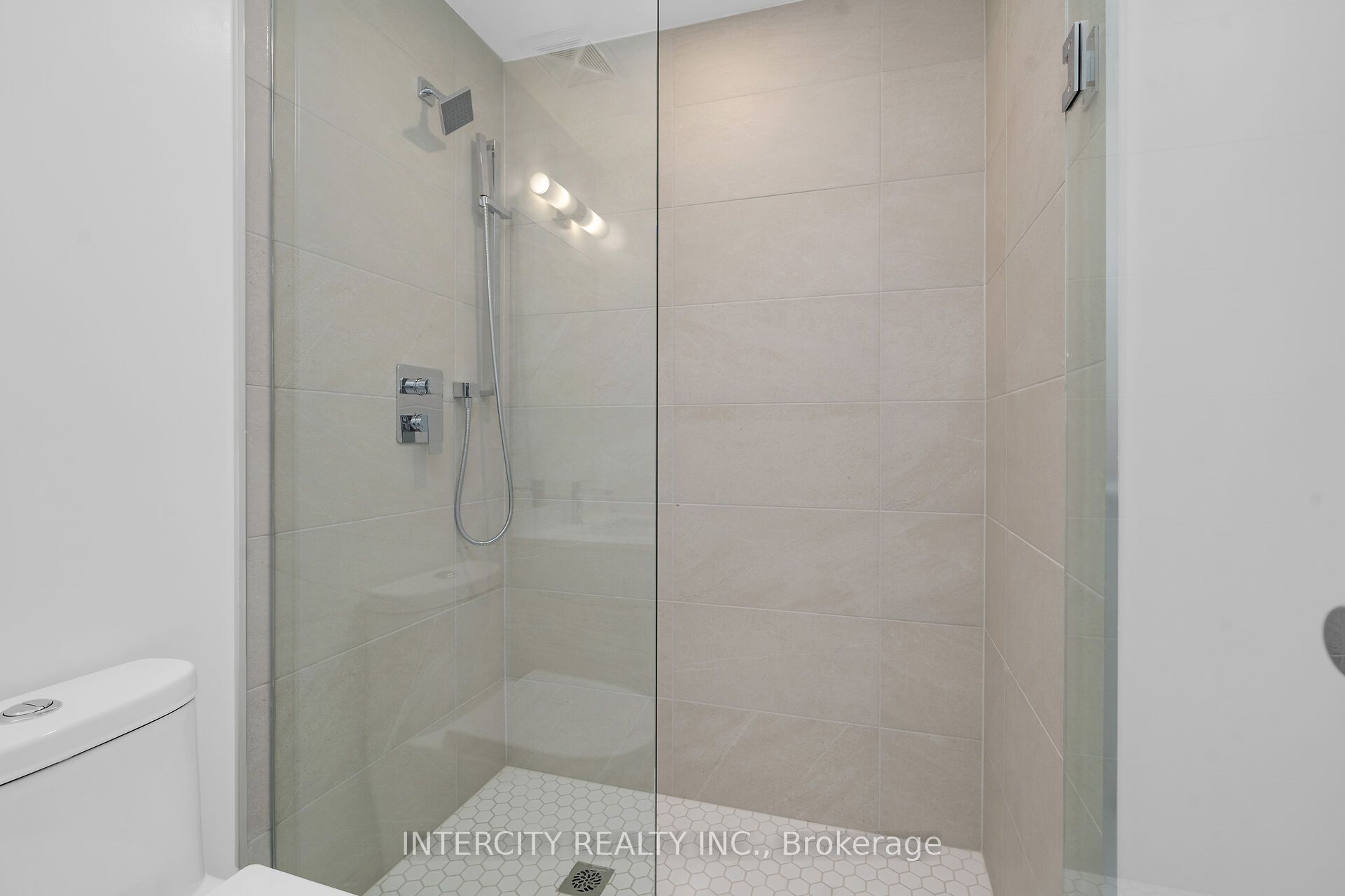 2075 King Road 326 Property Photo 27