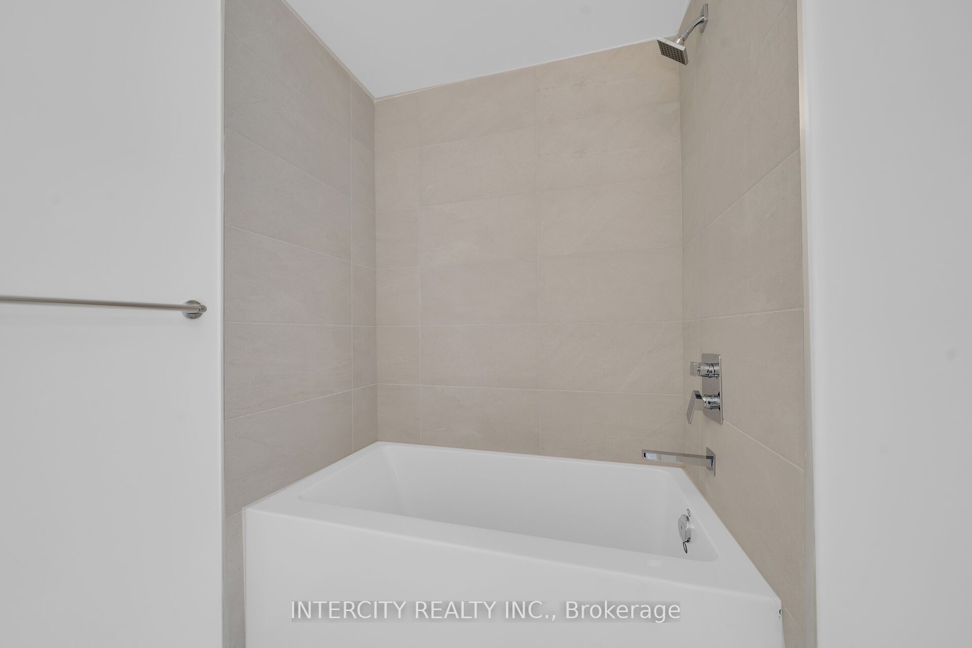 2075 King Road 333 Property Photo 25