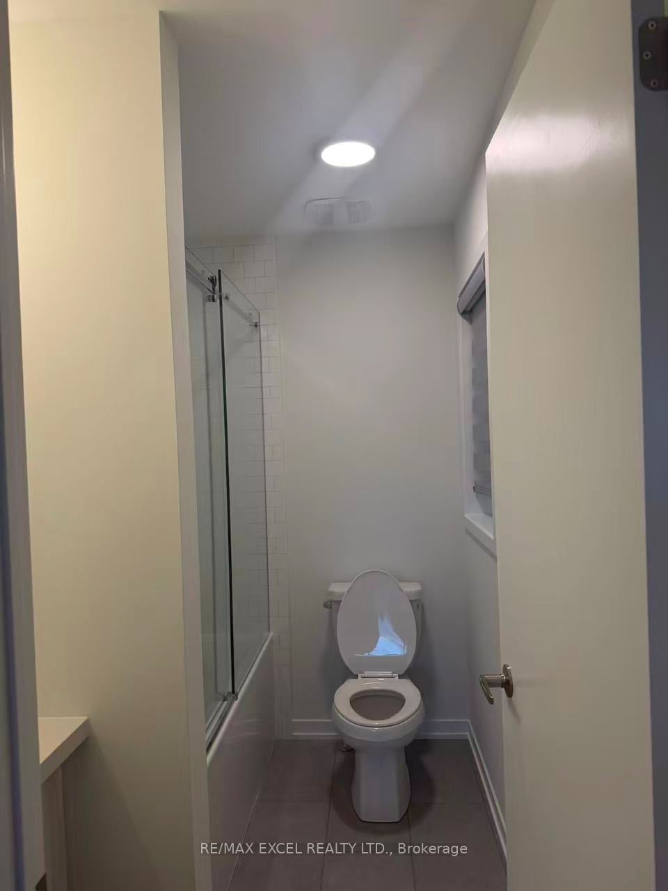18 Big Willow Crescent Main & Basement Property Photo 6
