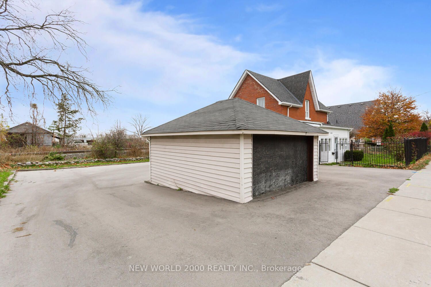 8071 Kipling Avenue Property Photo 3