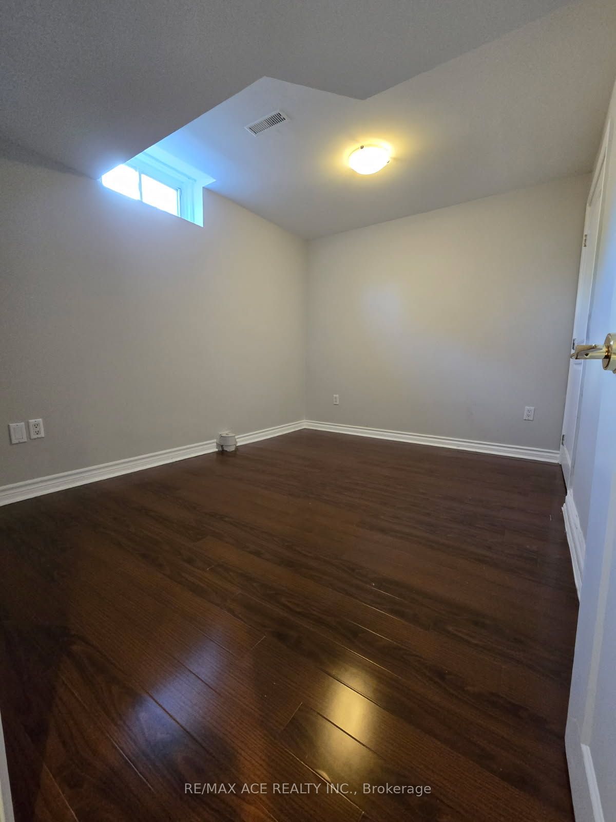 25 Pilkington Crescent Bsmt Property Photo 6