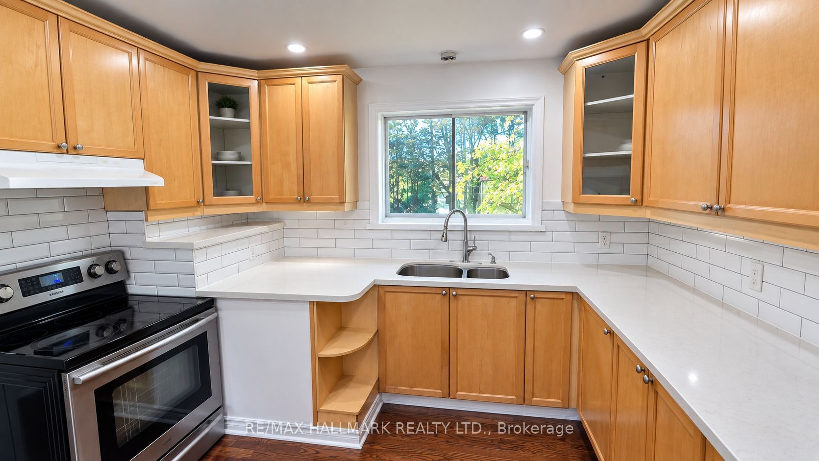 46 Collins Crescent Property Photo 4