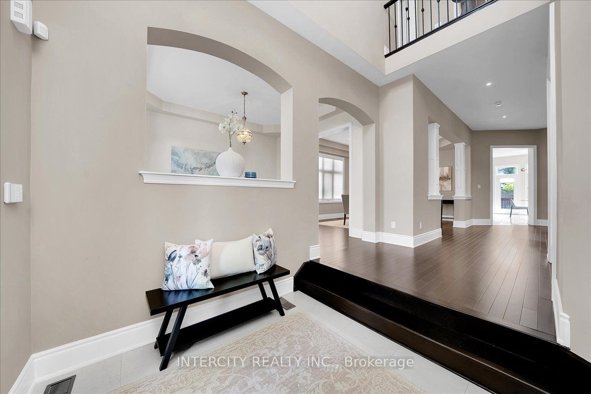 233 Carisbrooke Circle Property Photo 4