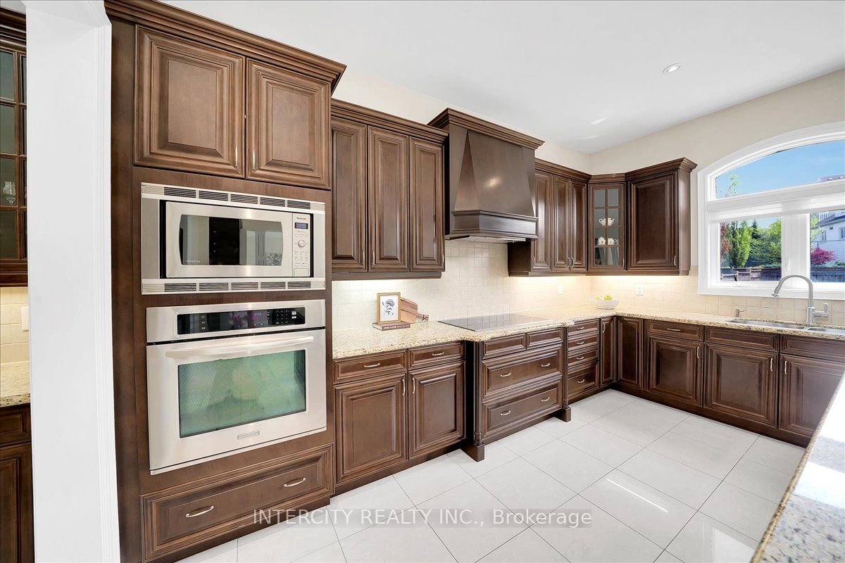 233 Carisbrooke Circle Property Photo 16