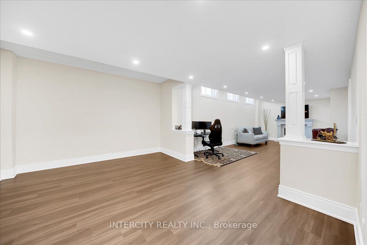 233 Carisbrooke Circle Property Photo 44