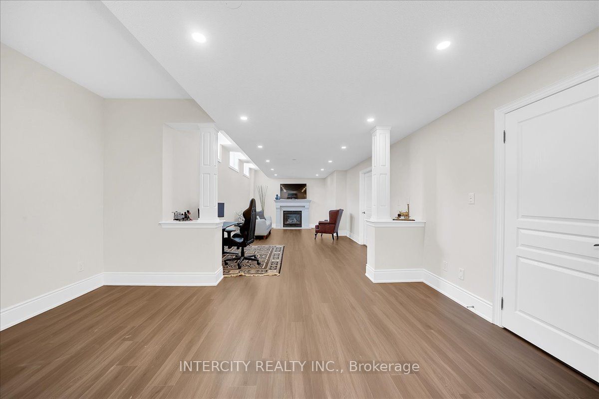 233 Carisbrooke Circle Property Photo 45