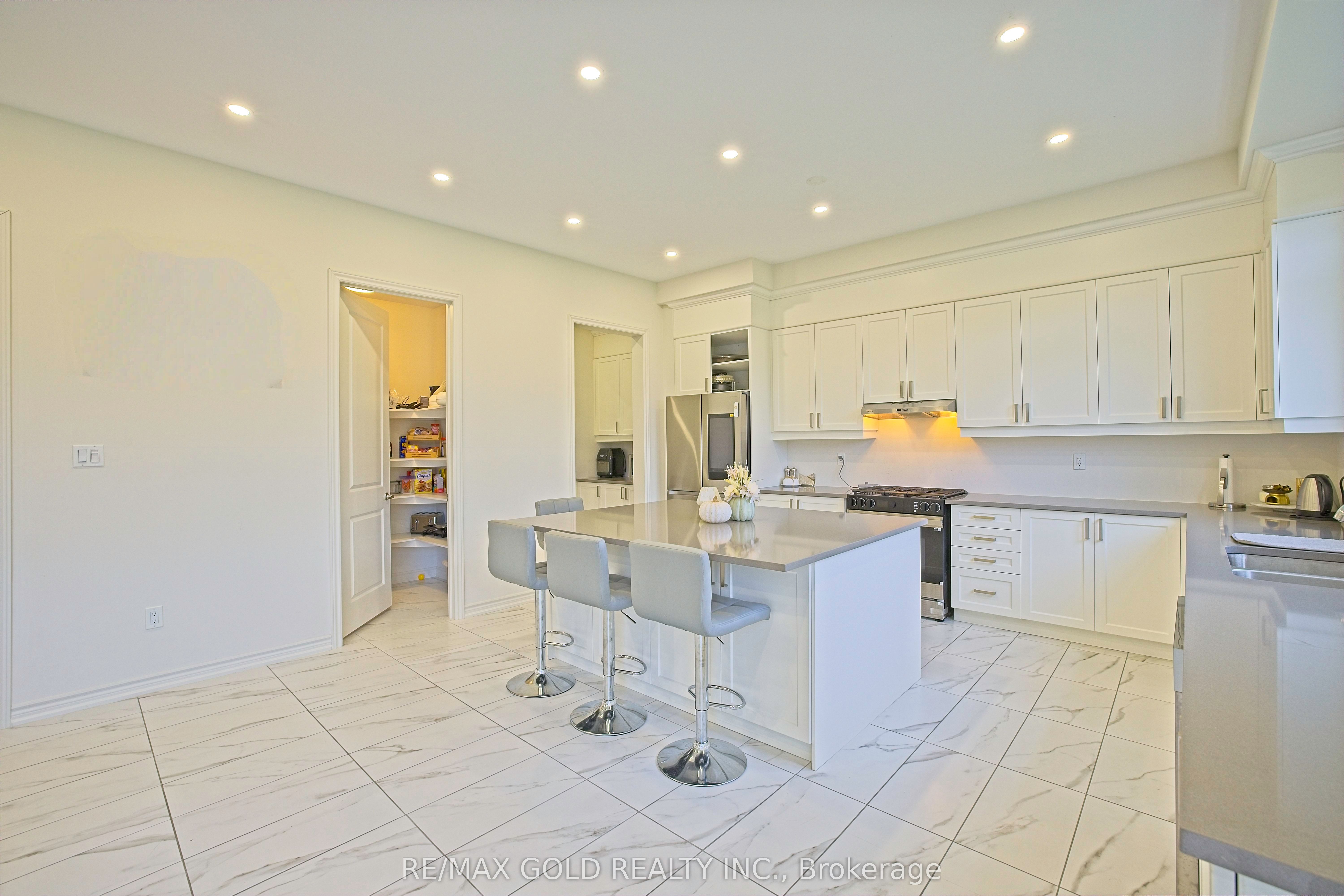 19 Marigold Boulevard Property Photo 16