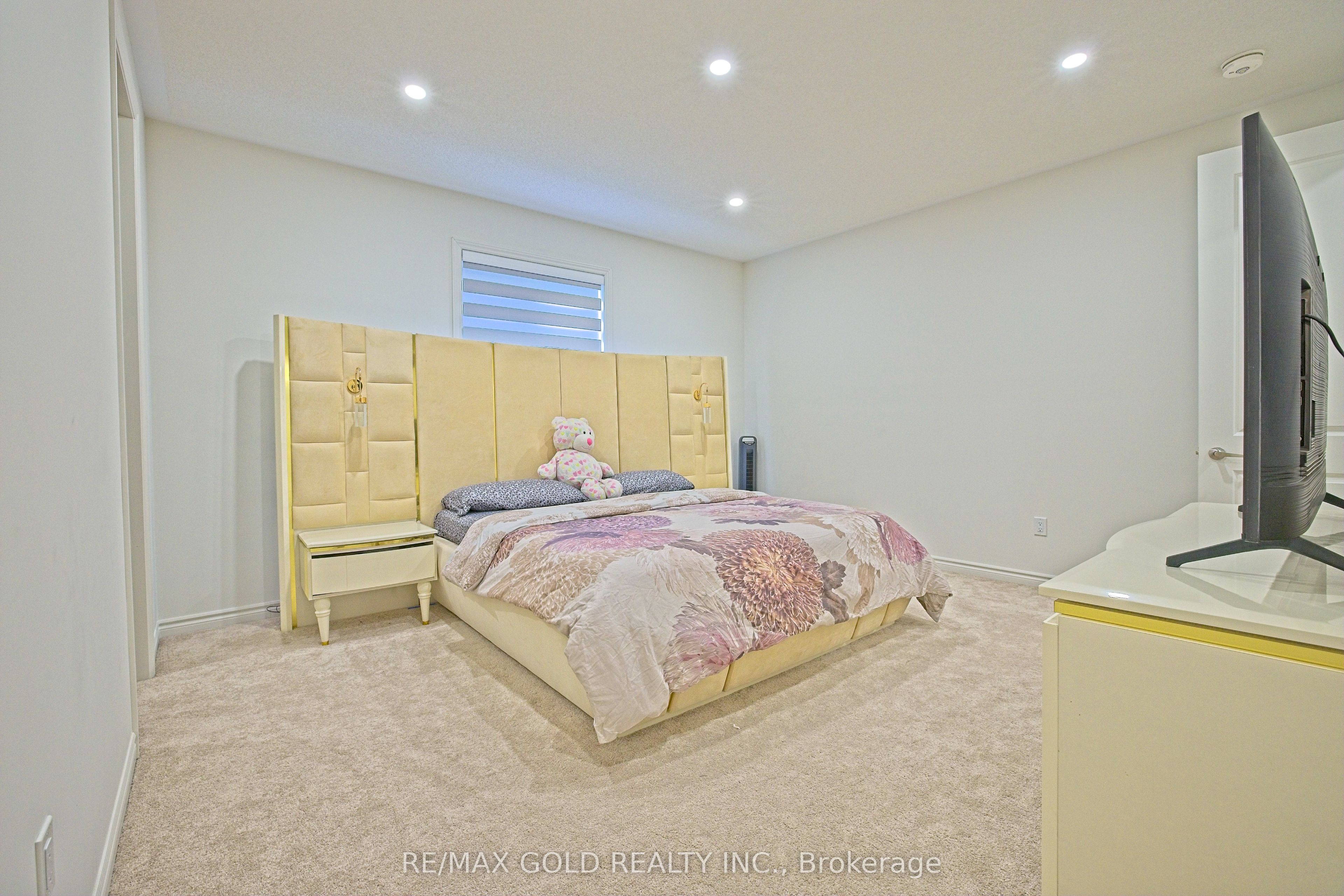 19 Marigold Boulevard Property Photo 42