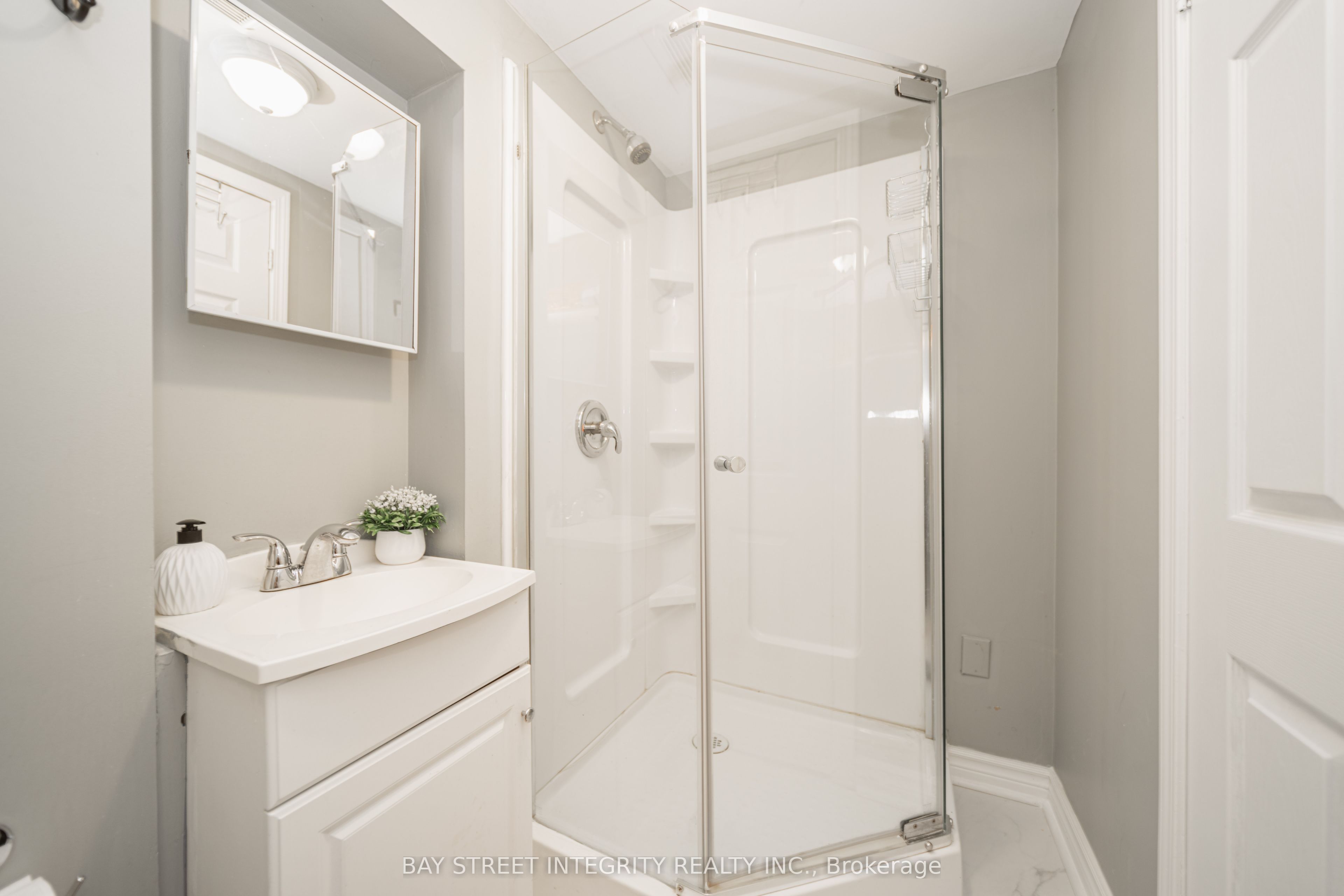 74 De La Salle Boulevard Property Photo 8