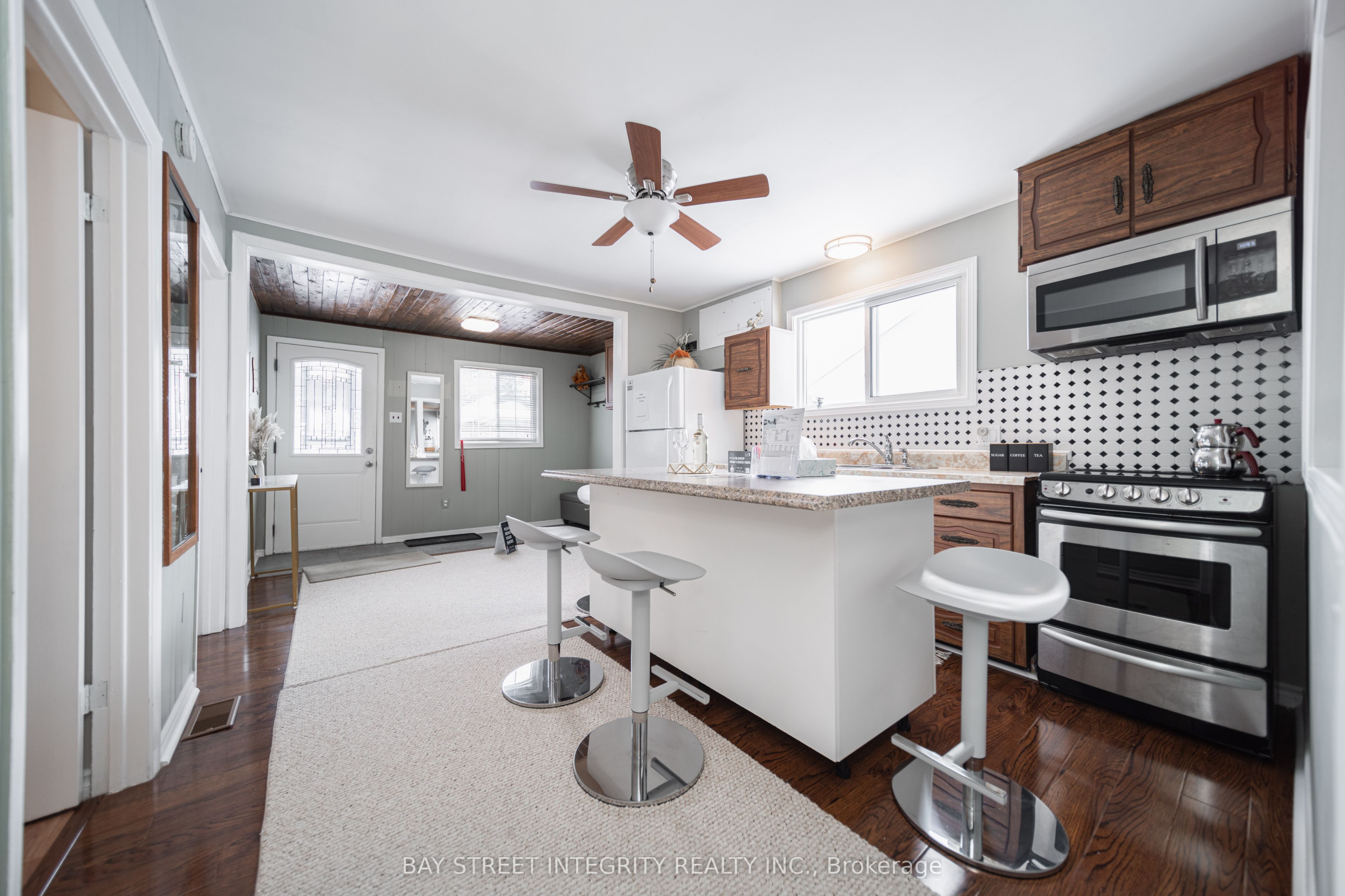 74 De La Salle Boulevard Property Photo 14