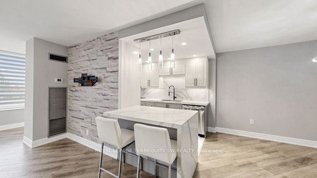 7440 Bathurst Street 512 Property Photo 6