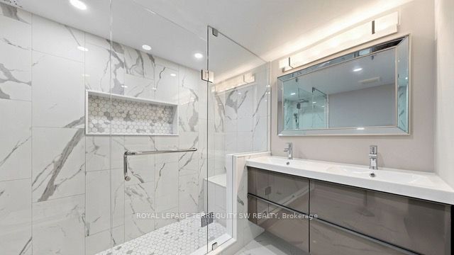 7440 Bathurst Street 512 Property Photo 16
