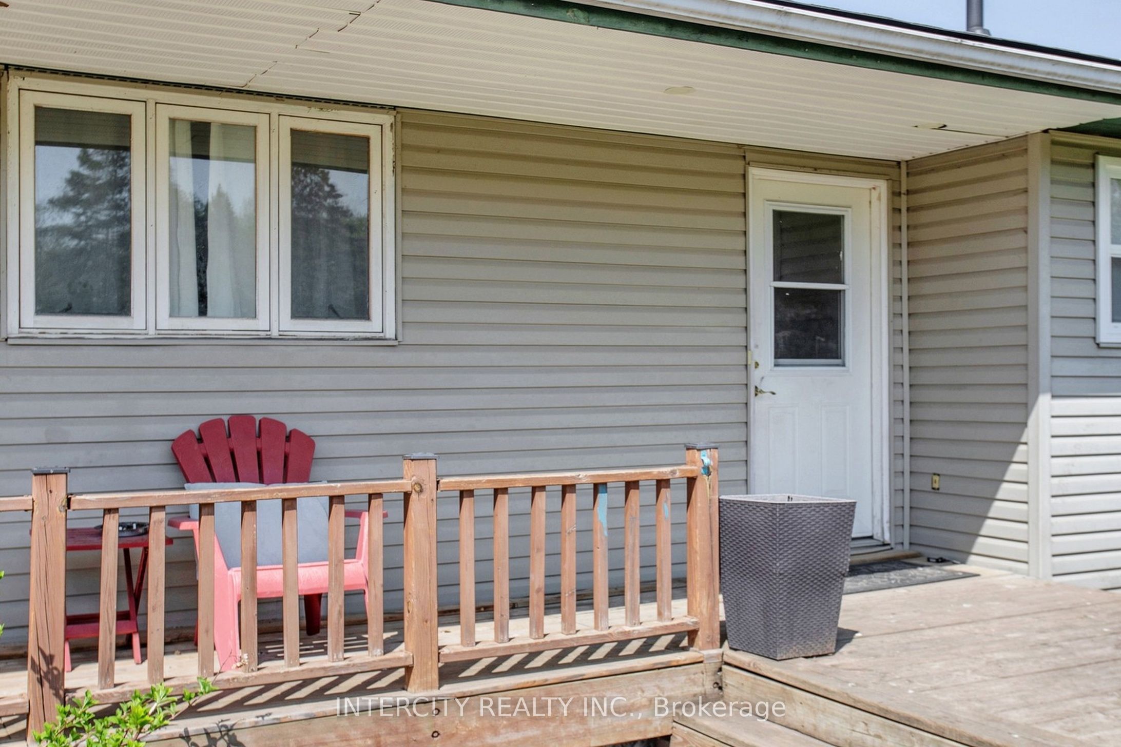 2076 15th Side Road Property Photo 4