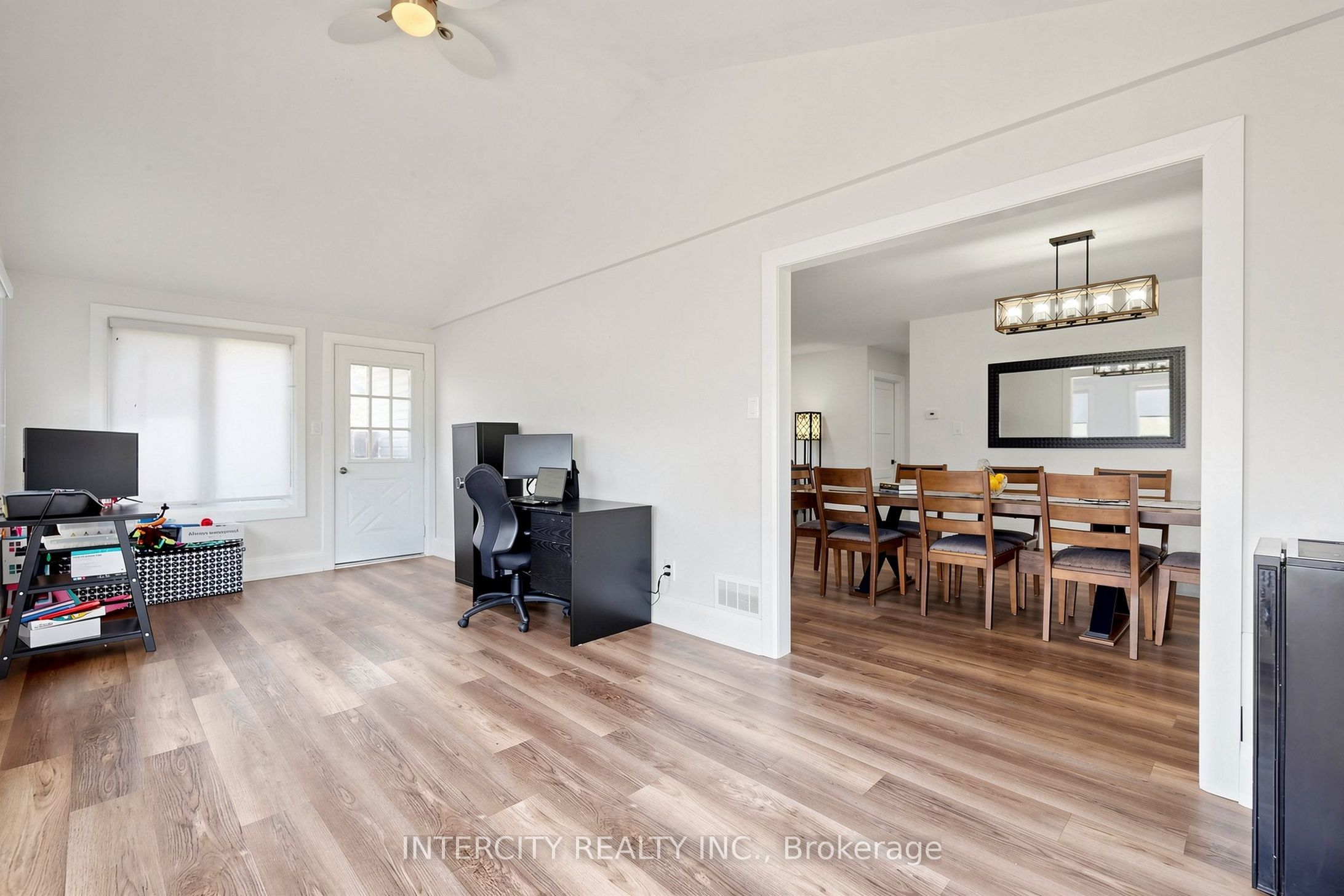 2076 15th Side Road Property Photo 15