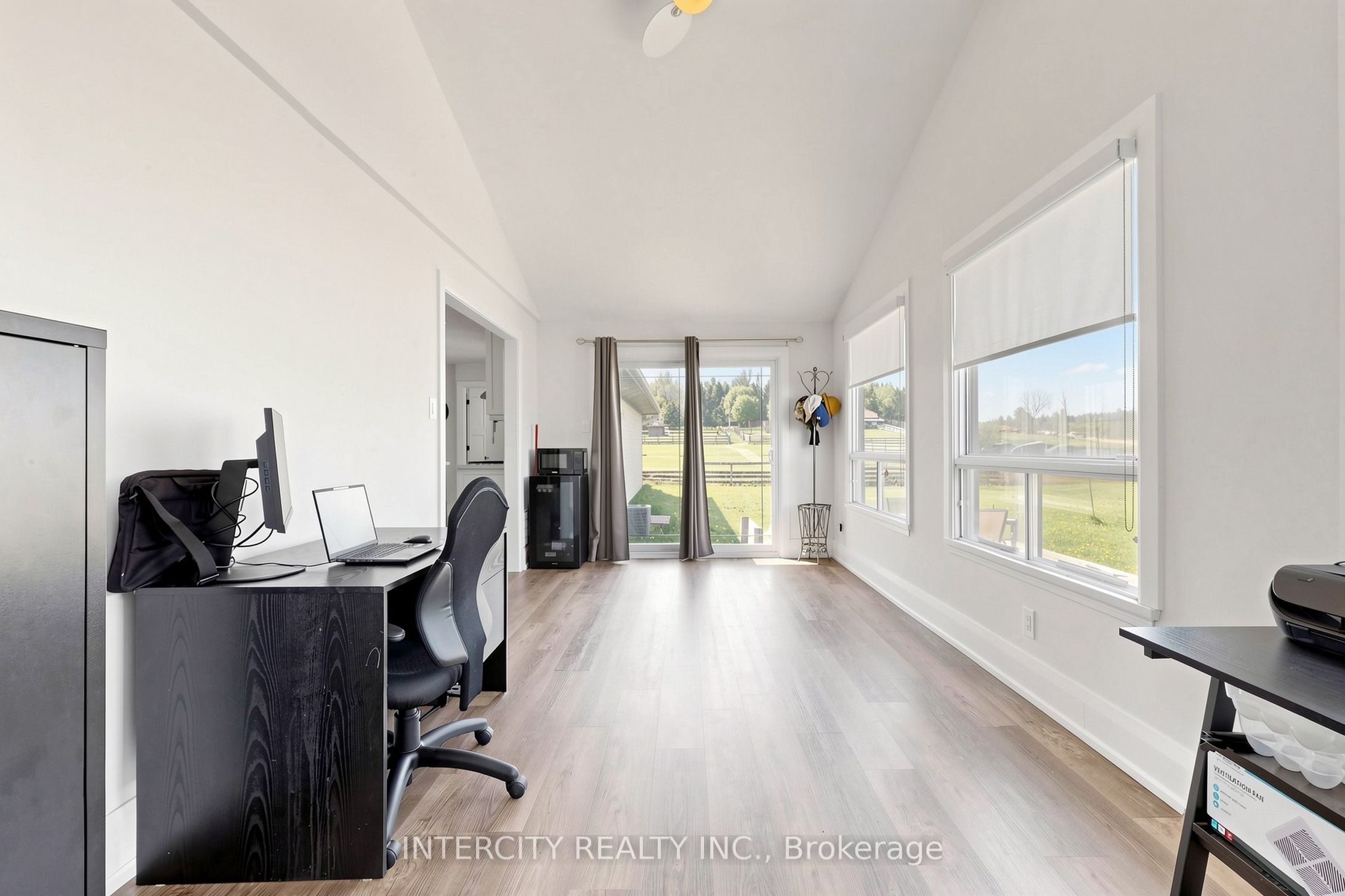 2076 15th Side Road Property Photo 17