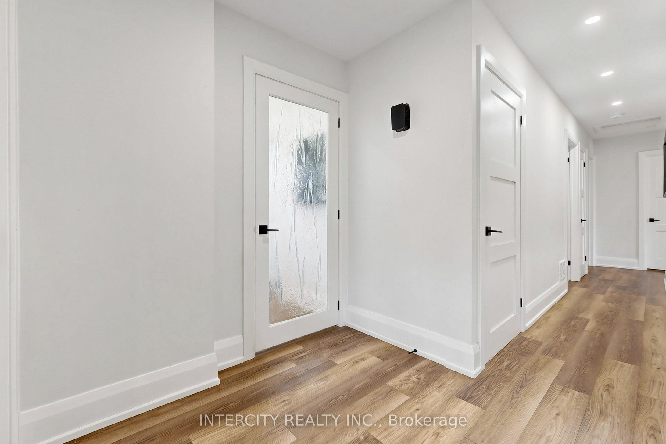 2076 15th Side Road Property Photo 23