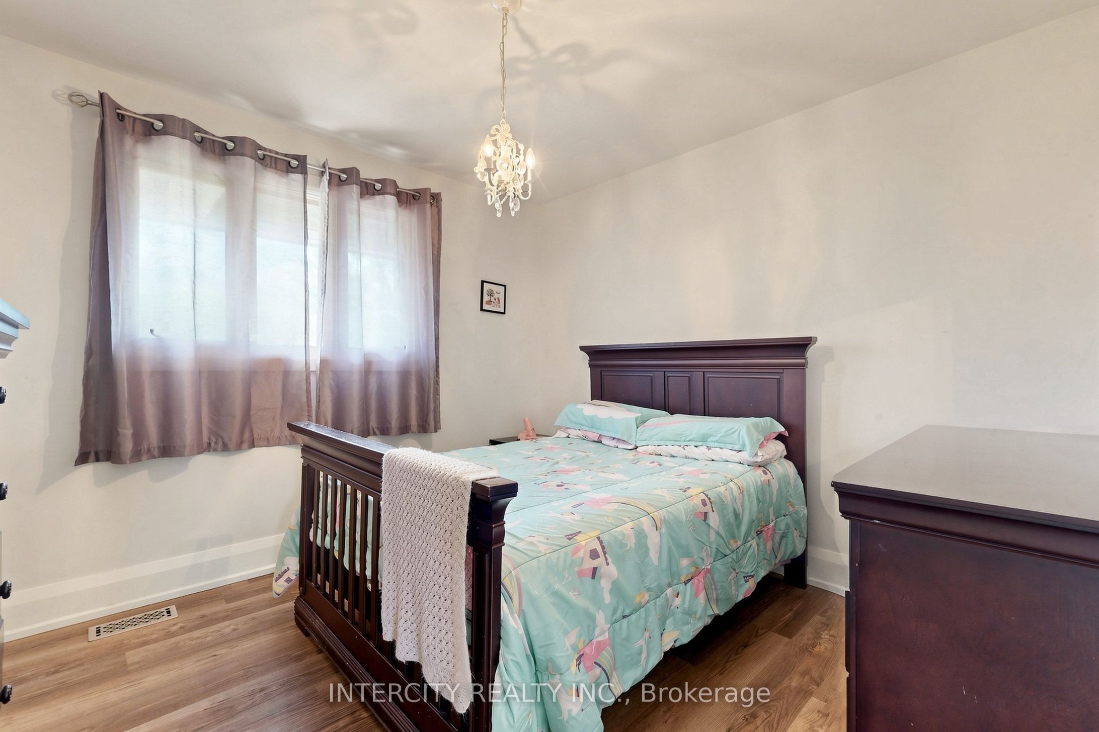 2076 15th Side Road Property Photo 28
