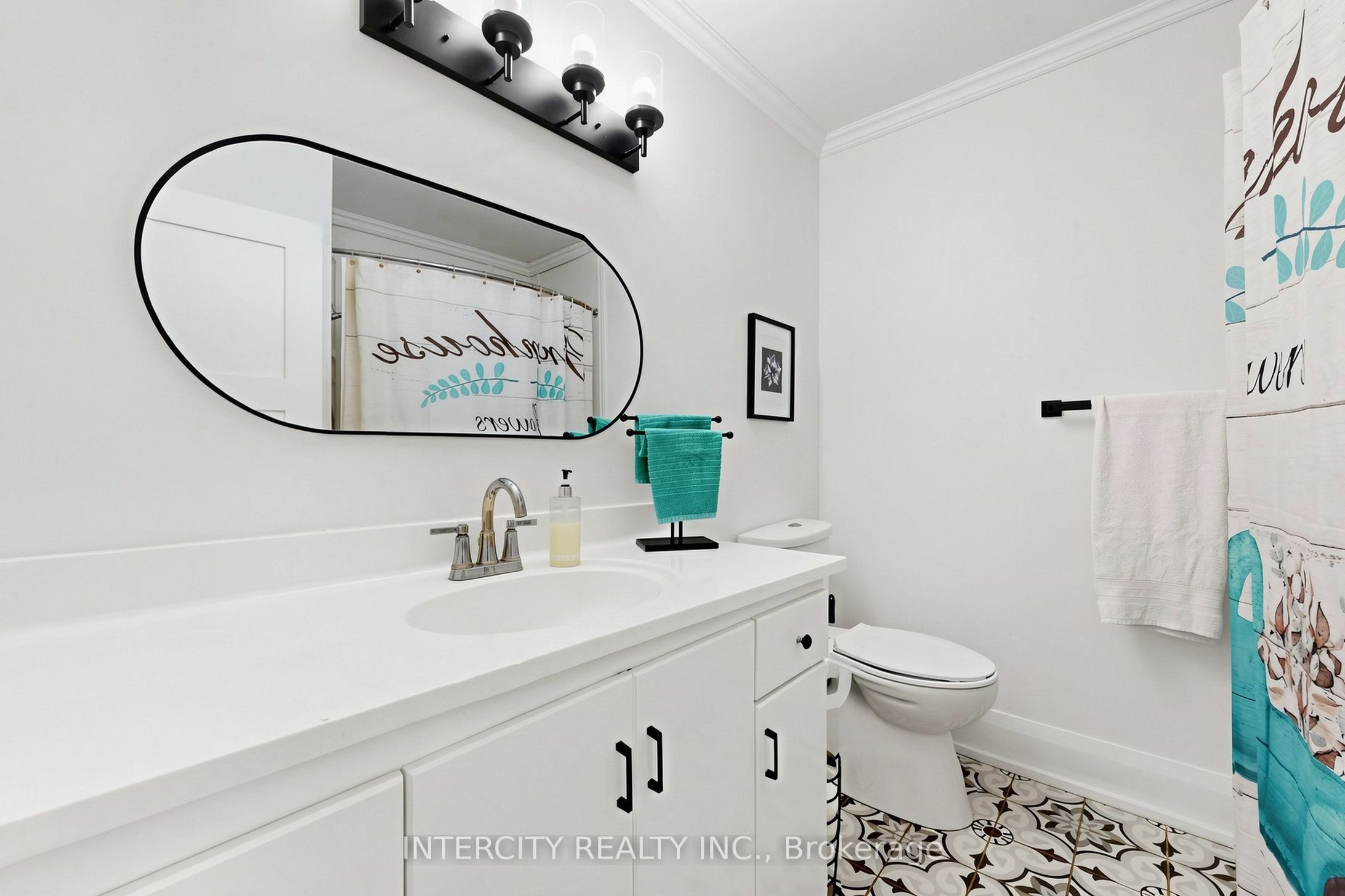 2076 15th Side Road Property Photo 32
