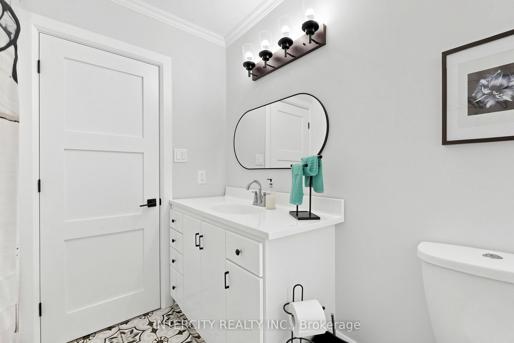 2076 15th Side Road Property Photo 33
